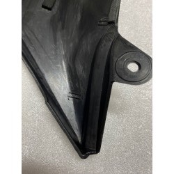 Fianchetto lato SX originale sotto serbatoio Yamaha R1 anni '04-'06 codice 5VY-24129-00 usato in ottime condizioni